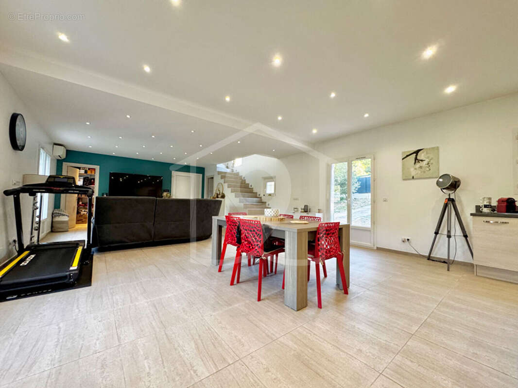 Maison à MONTAUROUX