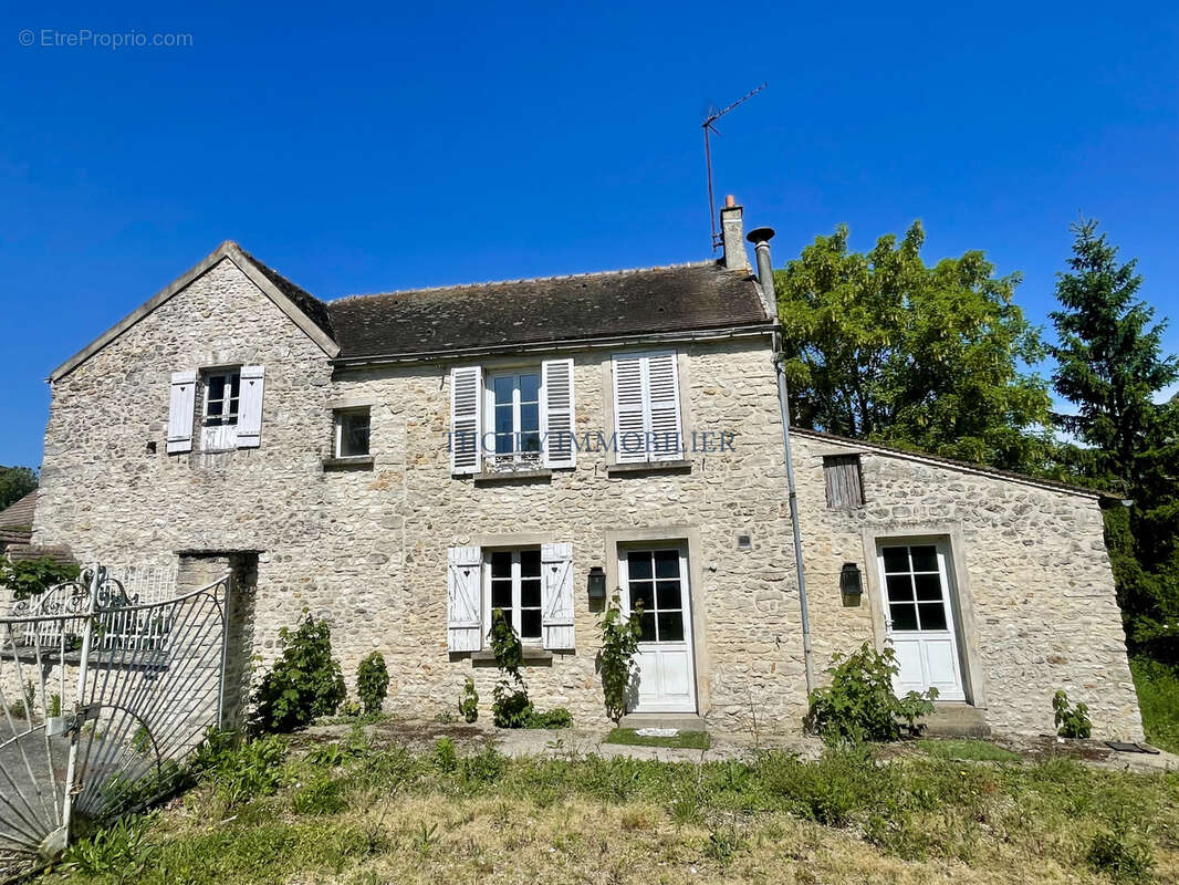 Maison à THOIRY