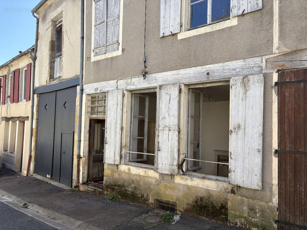 Maison à SAINT-SAULGE