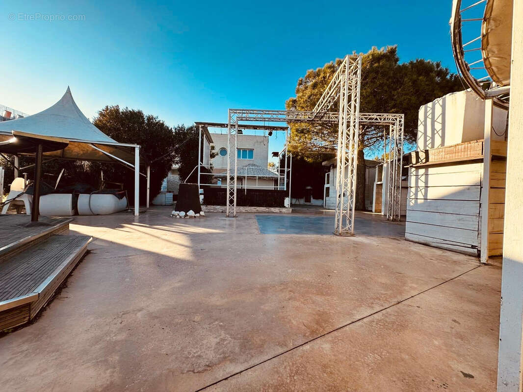 Commerce à TORREILLES