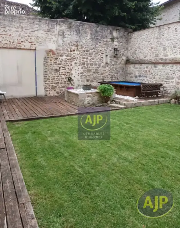 AGEN, Maison de caractère au coeur du village  de LAYRAC, 320 m² habitables - photo 3