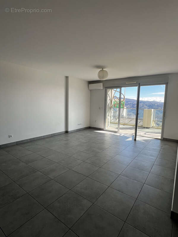 Appartement à GATTIERES