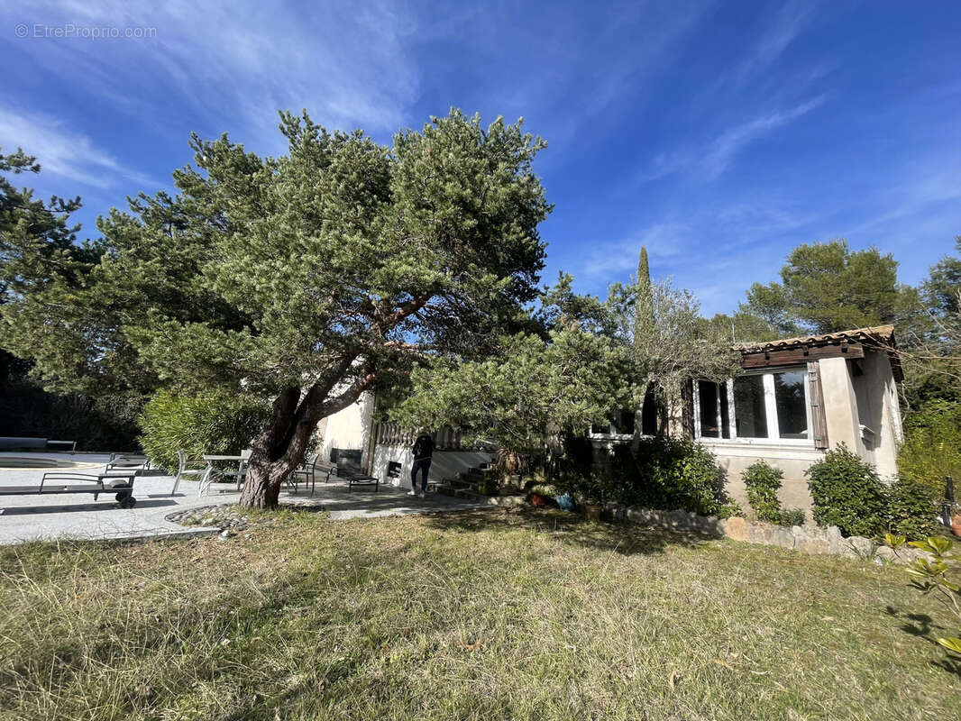 Maison à BAGNOLS-EN-FORET