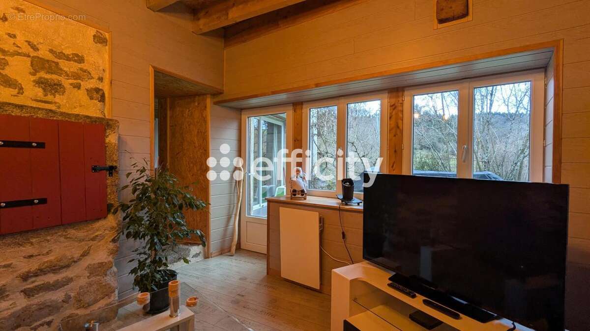 Maison à SAINT-REMY-SUR-DUROLLE