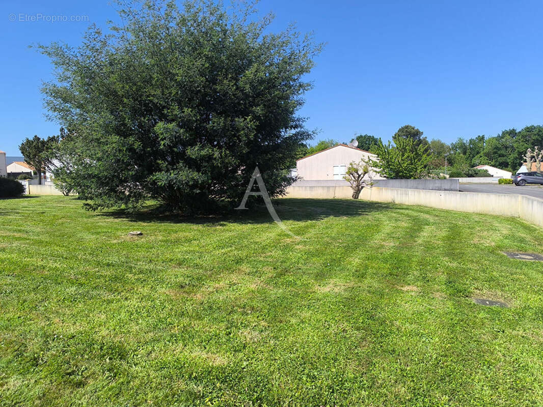 Terrain à TALMONT-SAINT-HILAIRE