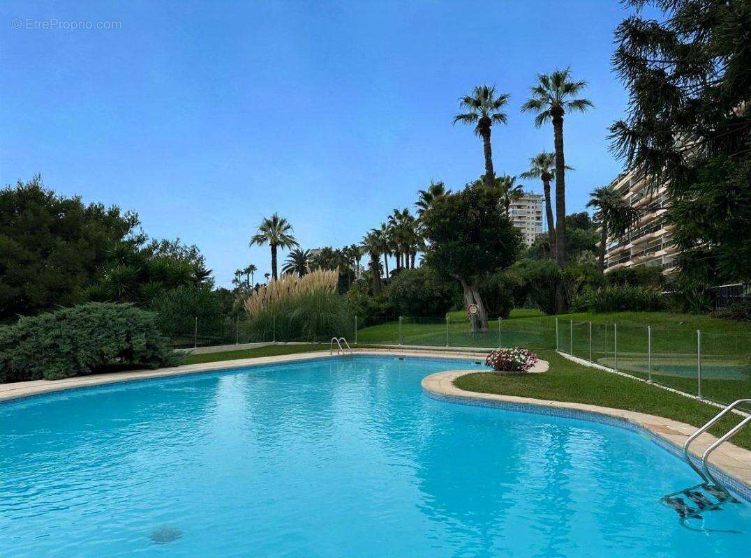 Appartement à VALLAURIS