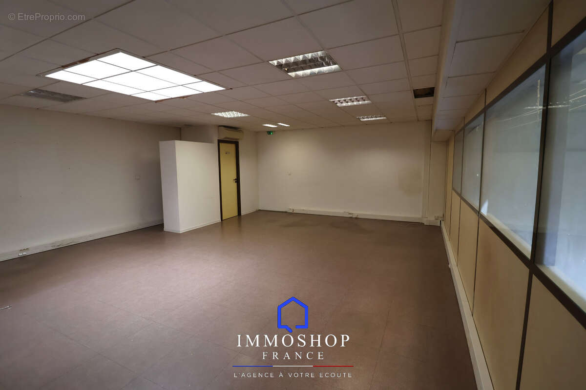 Entrepot + bureau 814 m2 pertuis 84120 - photo 13