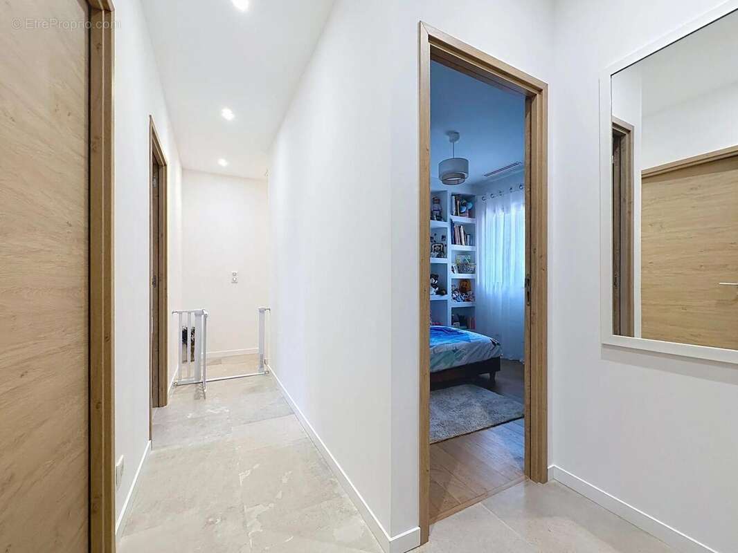 Maison 96 m² à Cahors  - photo 6