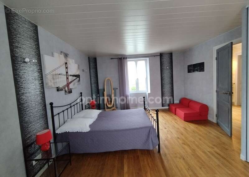Charente, exceptionnelle ! A 10mn de La Rochefoucauld, maison 206 m², pièce de vie 70 m², grange, terrain clos 3602m² - photo 18