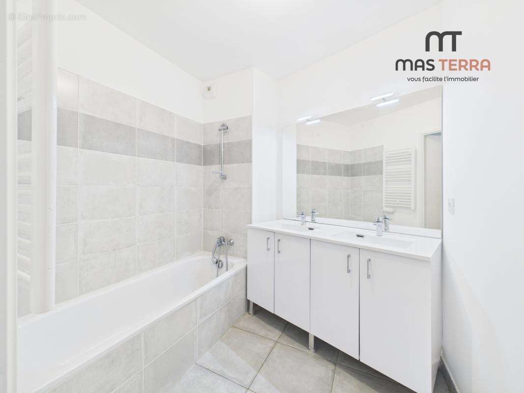 Appartement à CHATEAUNEUF-GRASSE