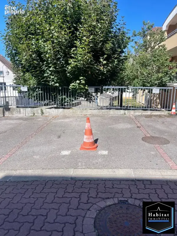Parking à NANTEUIL-LE-HAUDOUIN