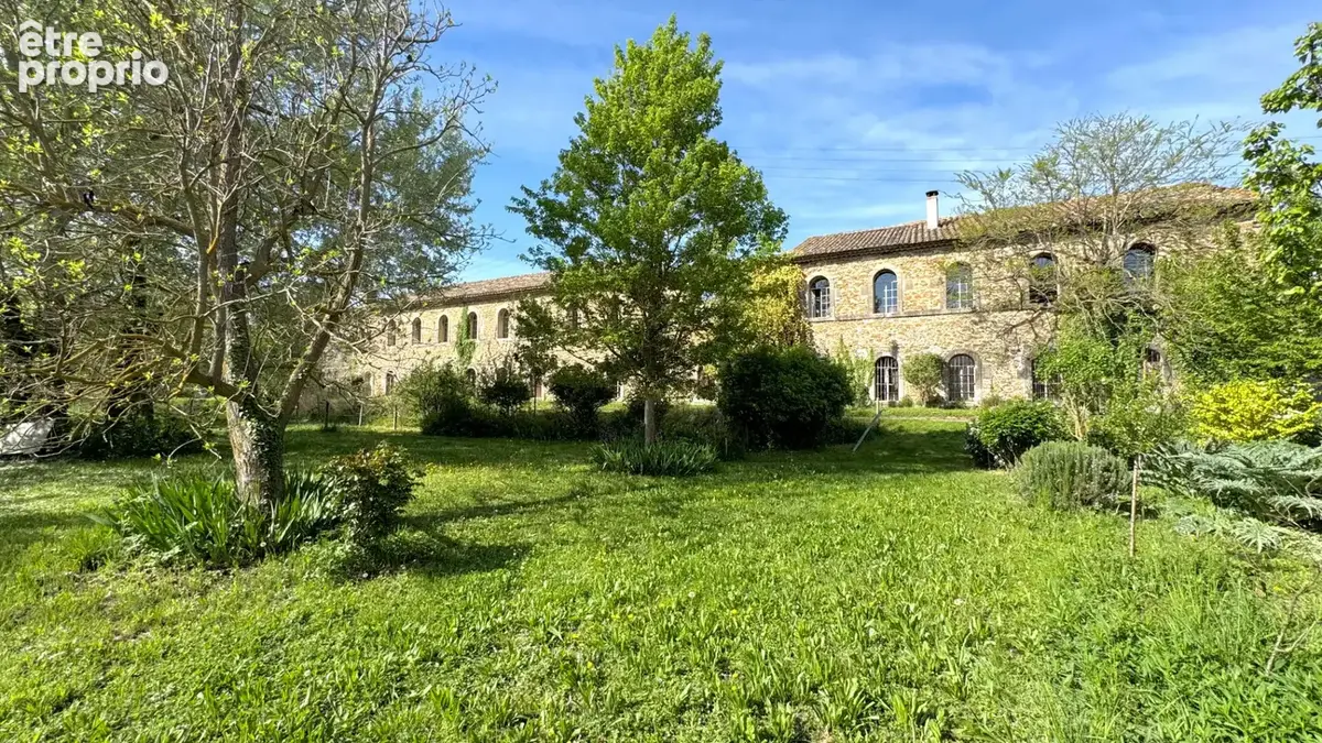 Maison à ENTRAIGUES-SUR-LA-SORGUE