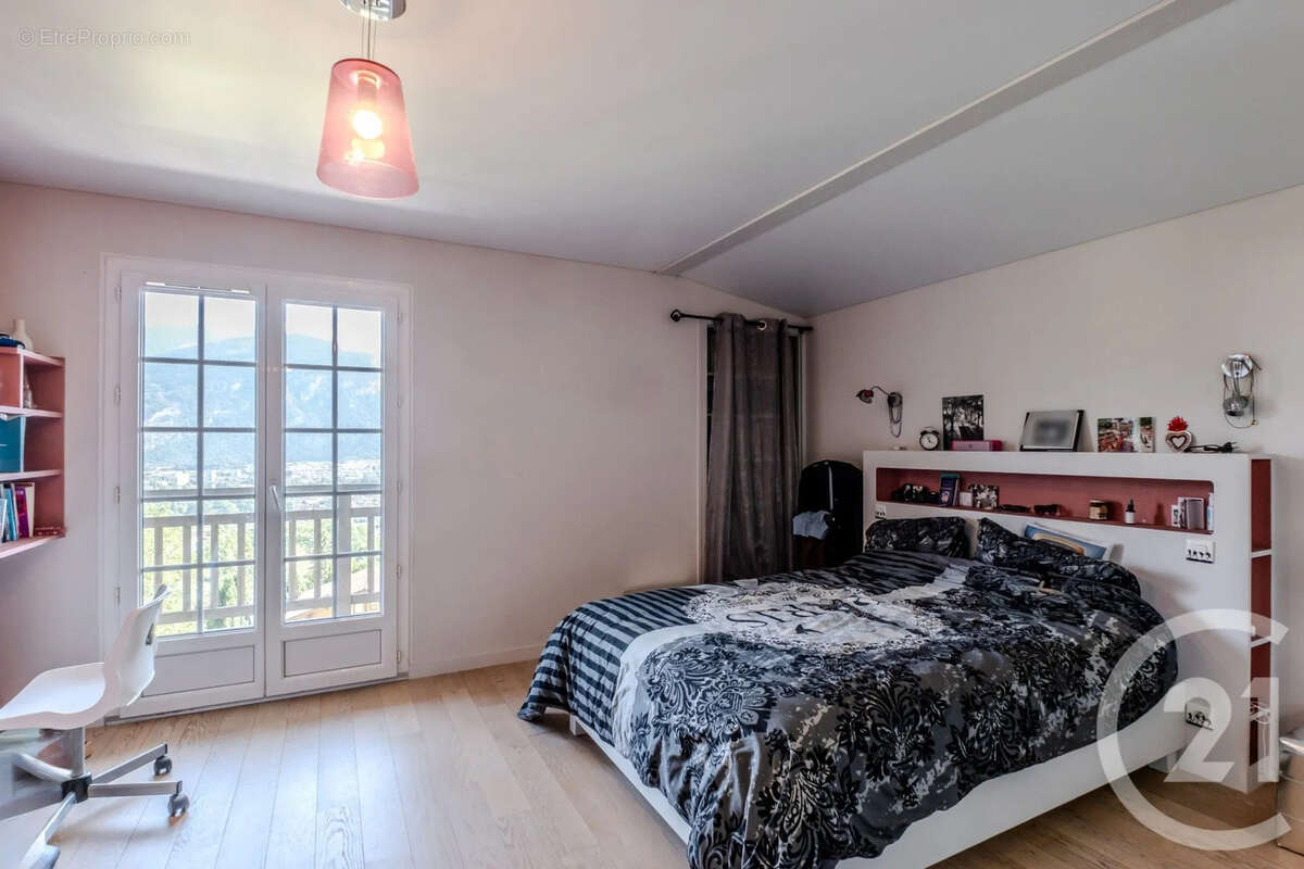 Maison 337 m² à Thyez  - photo 10