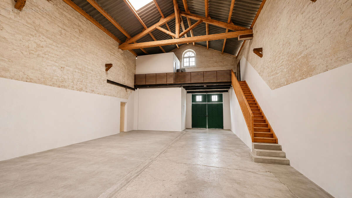 Batiments en pierre 740 m2 avec terrain attenant - photo 3