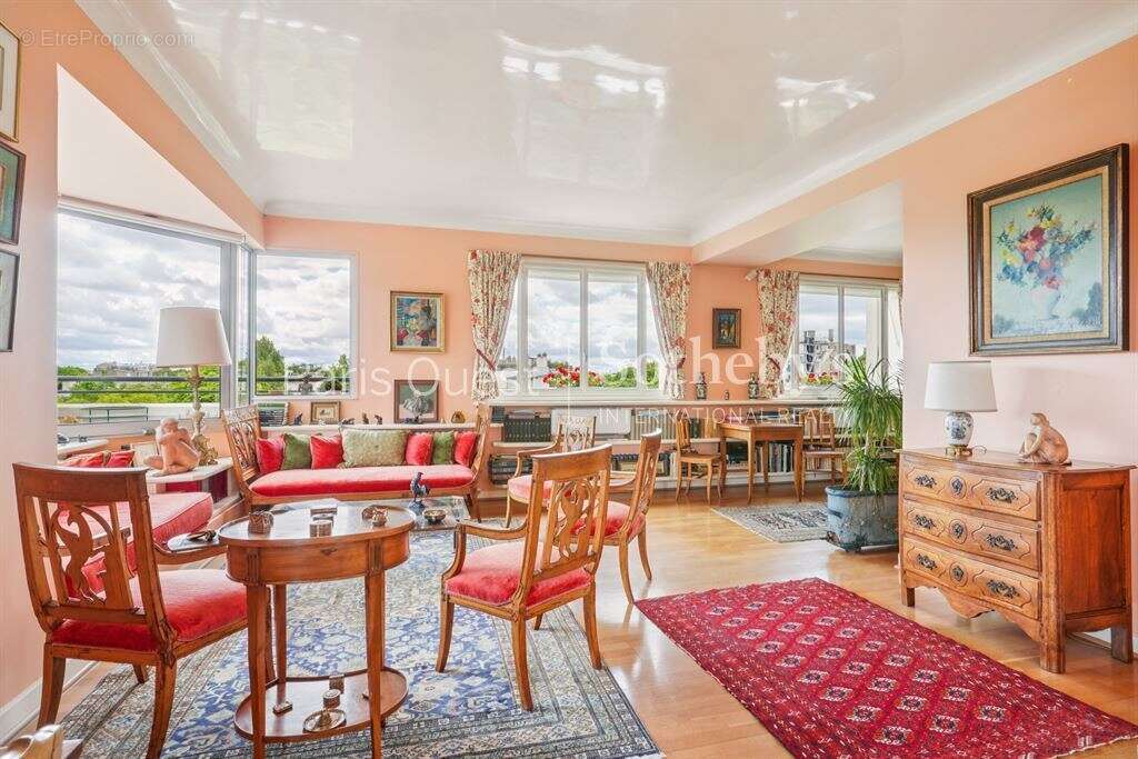 Appartement à NEUILLY-SUR-SEINE