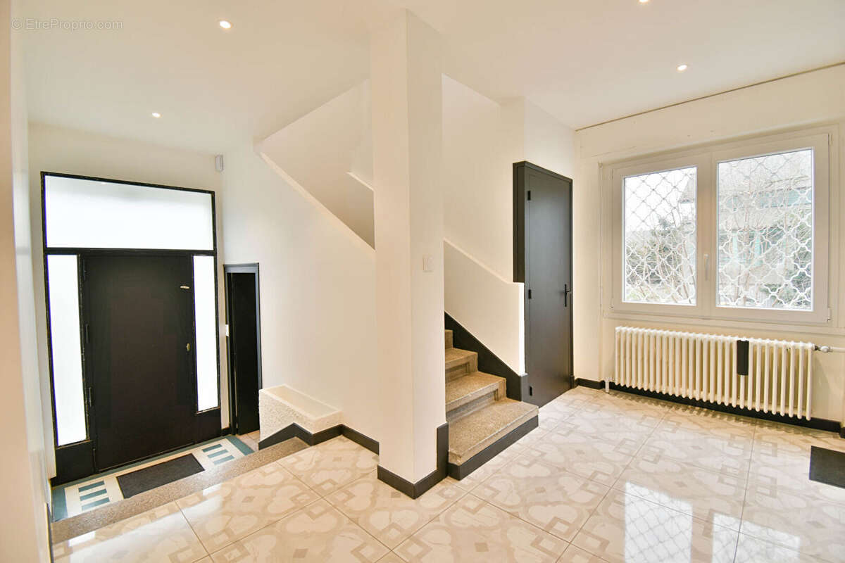 Maison 215 m² à Annemasse  - photo 7