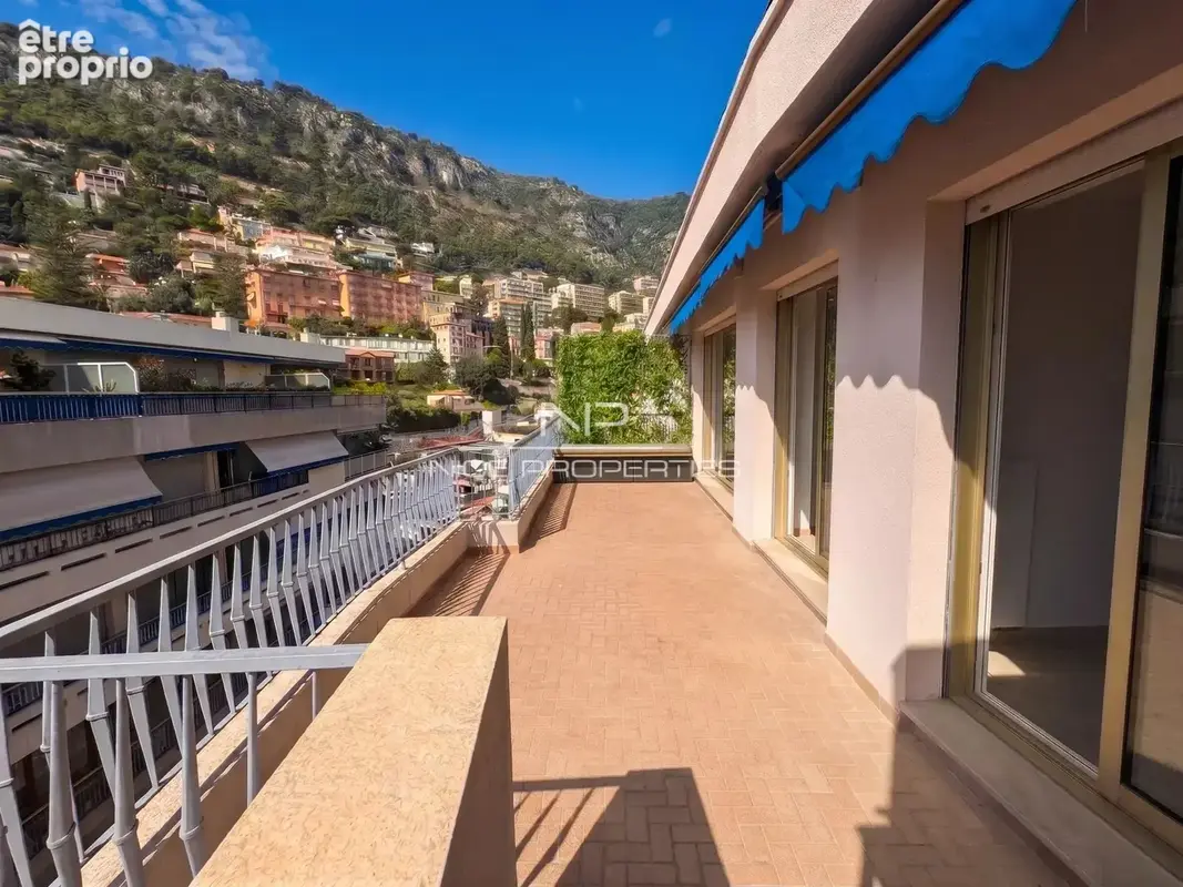 Élégant trois pièces en dernier étage, avec vue mer et deux terrasses - photo 12