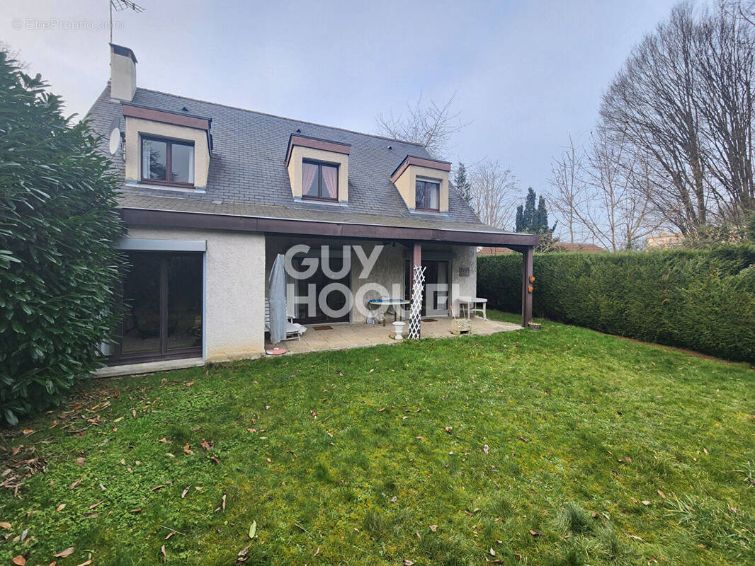 Maison à LA CELLE-SAINT-CLOUD