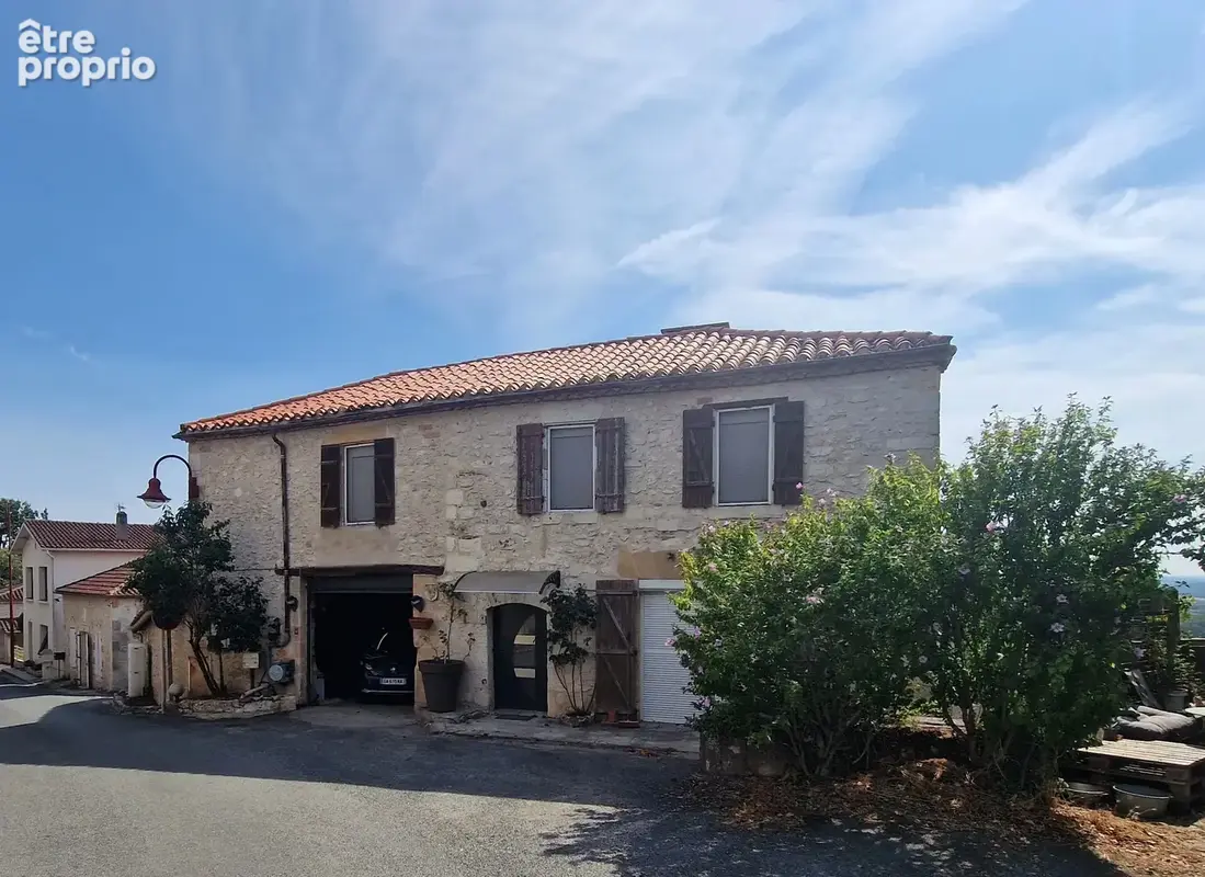 Maison en pierre de village avec vues exceptionnelles et fort potentiel - photo 1