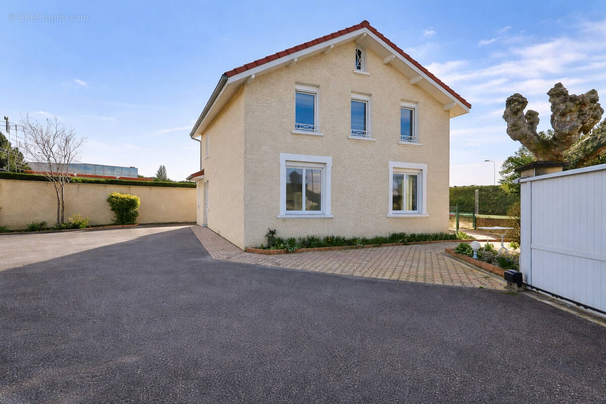 Maison à SAINT-MAURICE-DE-BEYNOST