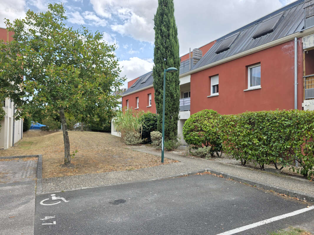 T2 libre terrasse et parking - photo 7