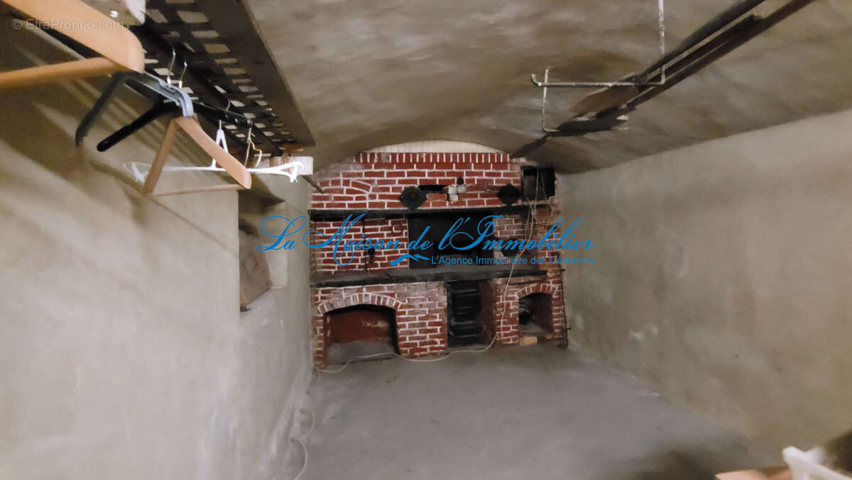 Saint Ambroix, coeur de ville, grande maison de village - photo 2