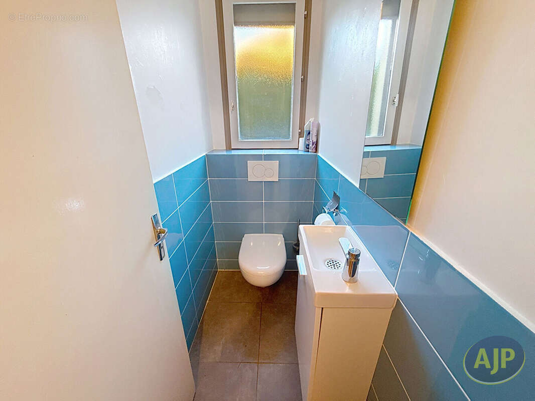 Maison à SAINT-MACAIRE-EN-MAUGES