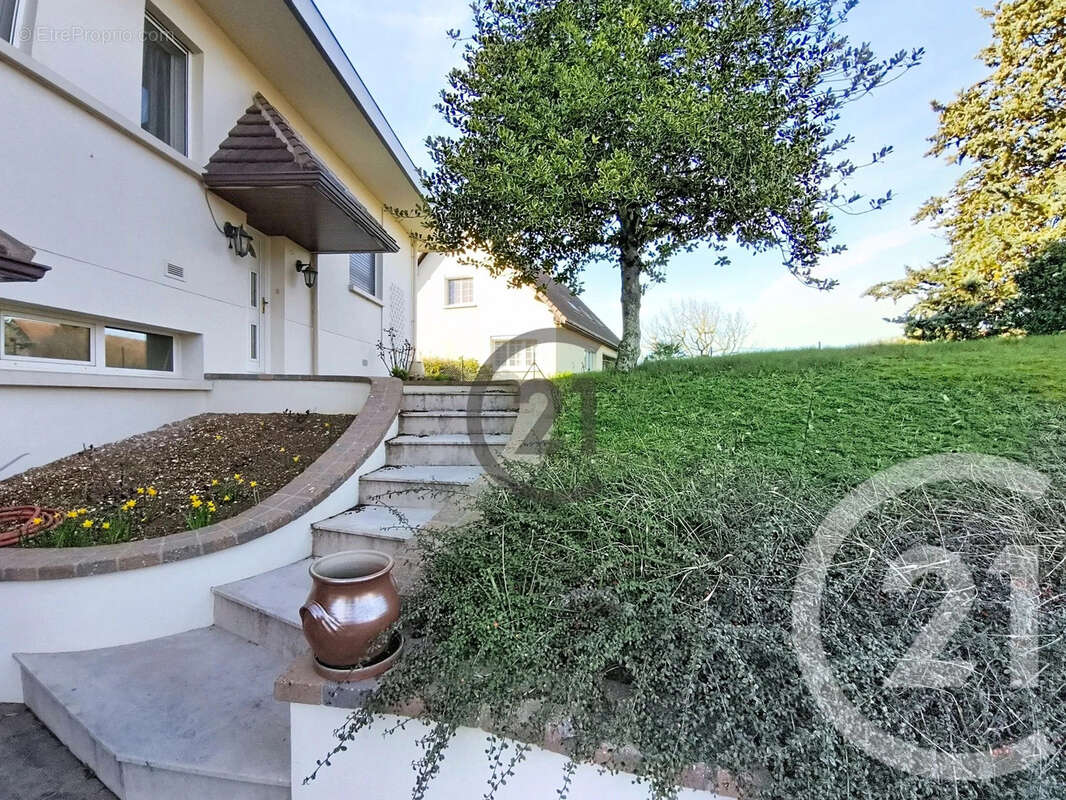 Maison 205 m² à Soucy  - photo 16