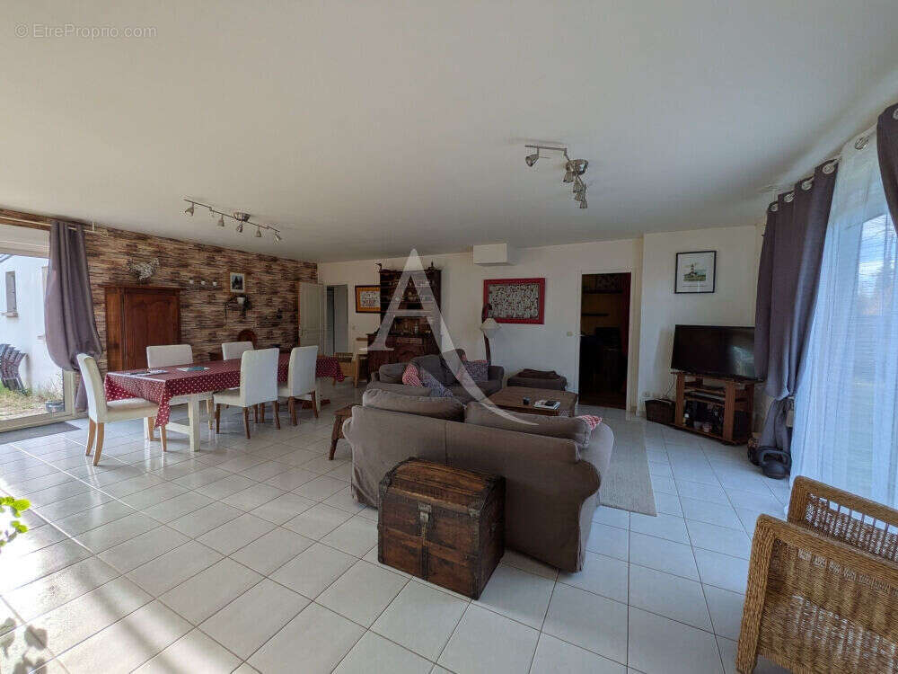 Maison à MONTEAUX