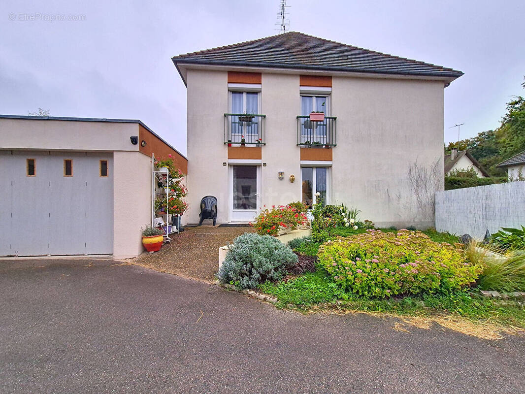 Appartement à LAMORLAYE