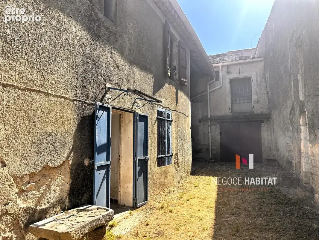 Ensemble immobilier a renover - photo 1