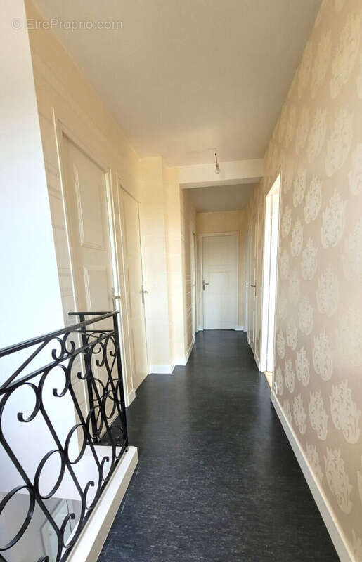 EXCLUSIVITE à CORMELLES LE ROYAL, maison de 7 pièces  165m² sur sous-sol terrain 1000m² - photo 16