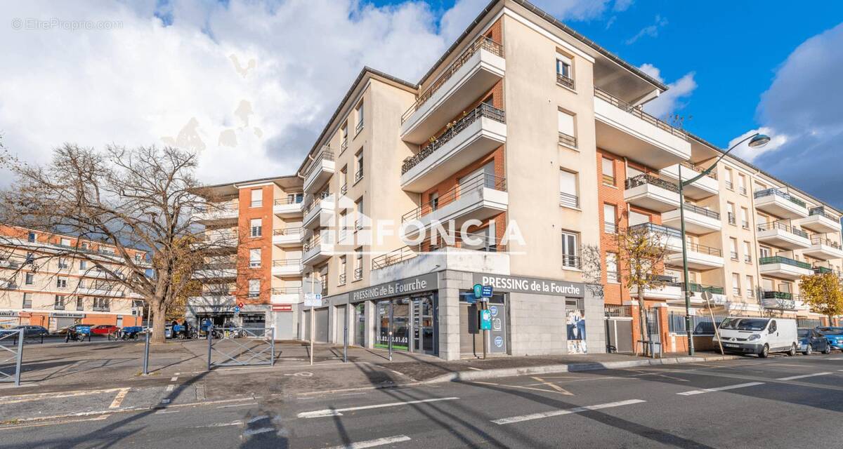 Appartement à LES PAVILLONS-SOUS-BOIS