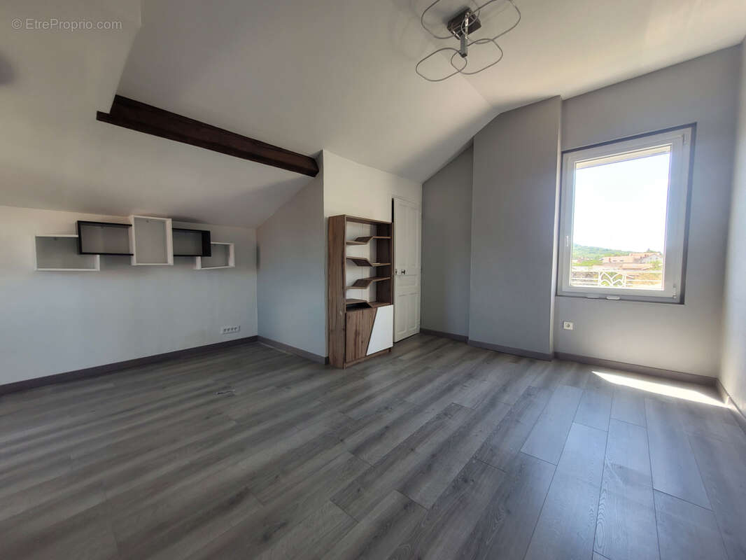 Maison à LES MARTRES-DE-VEYRE