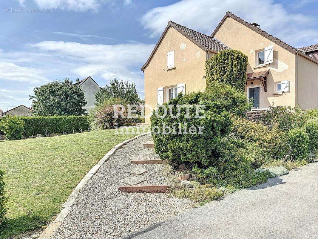 Maison à LA NEUVILLE-AUX-LARRIS