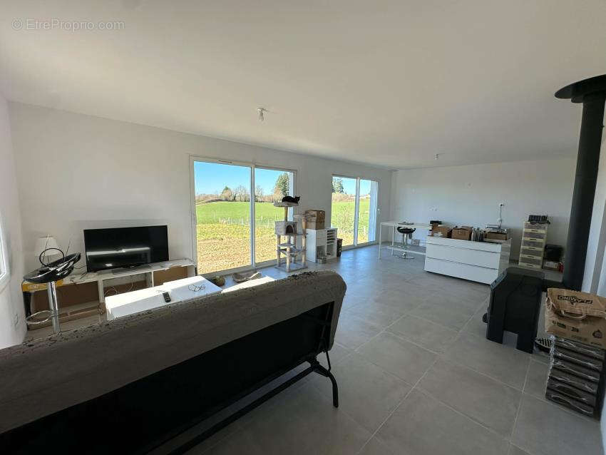 Maison à SAINT-GERVAIS-D'AUVERGNE
