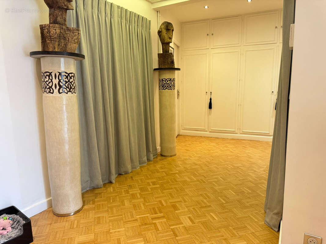 Appartement à NEUILLY-SUR-SEINE