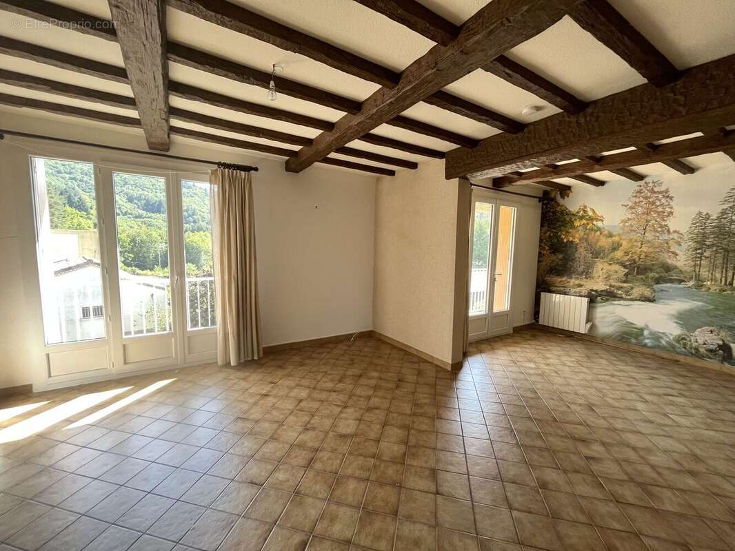 Appartement 89 m² à Le Cheylard  - photo 3