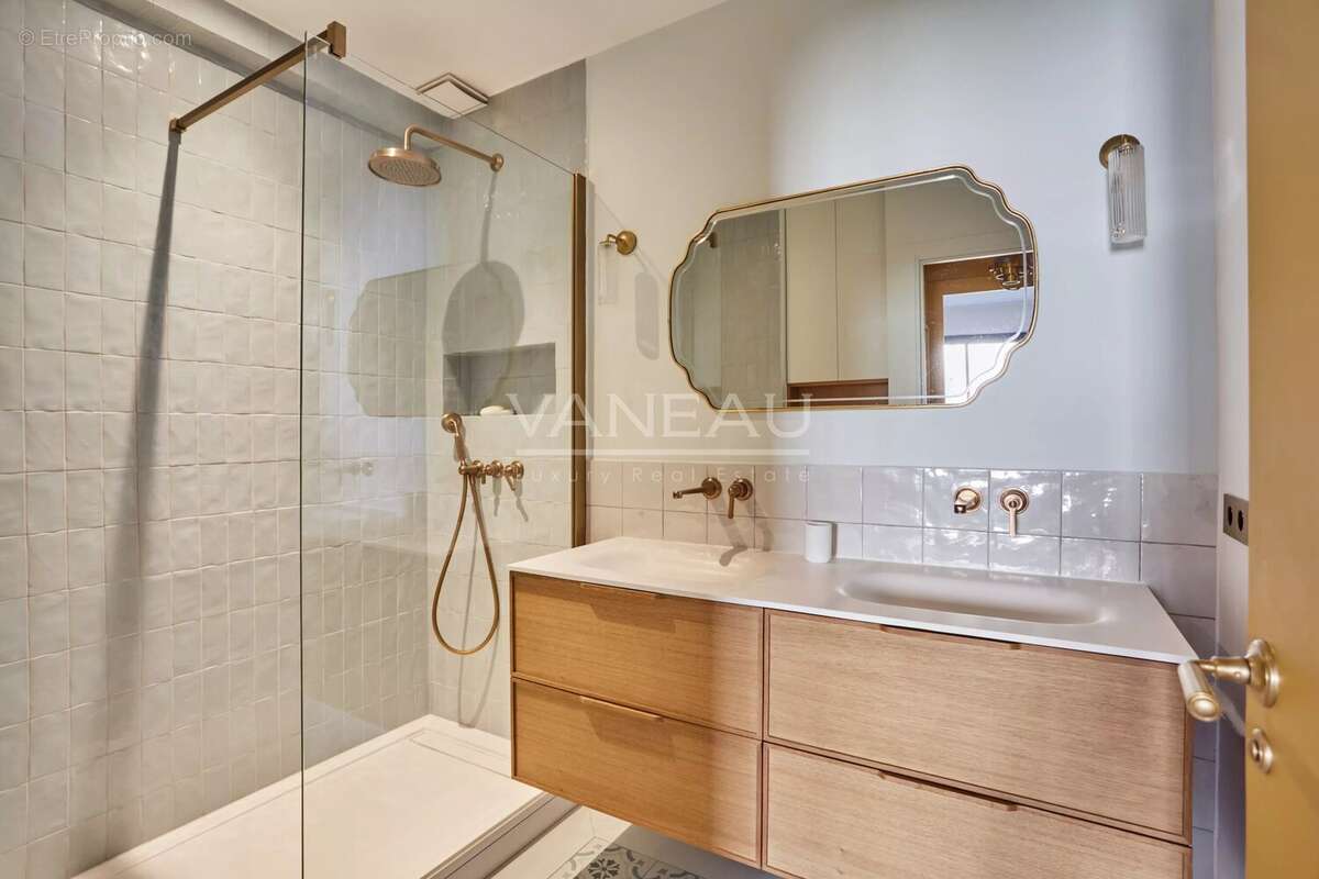 Appartement à PARIS-7E