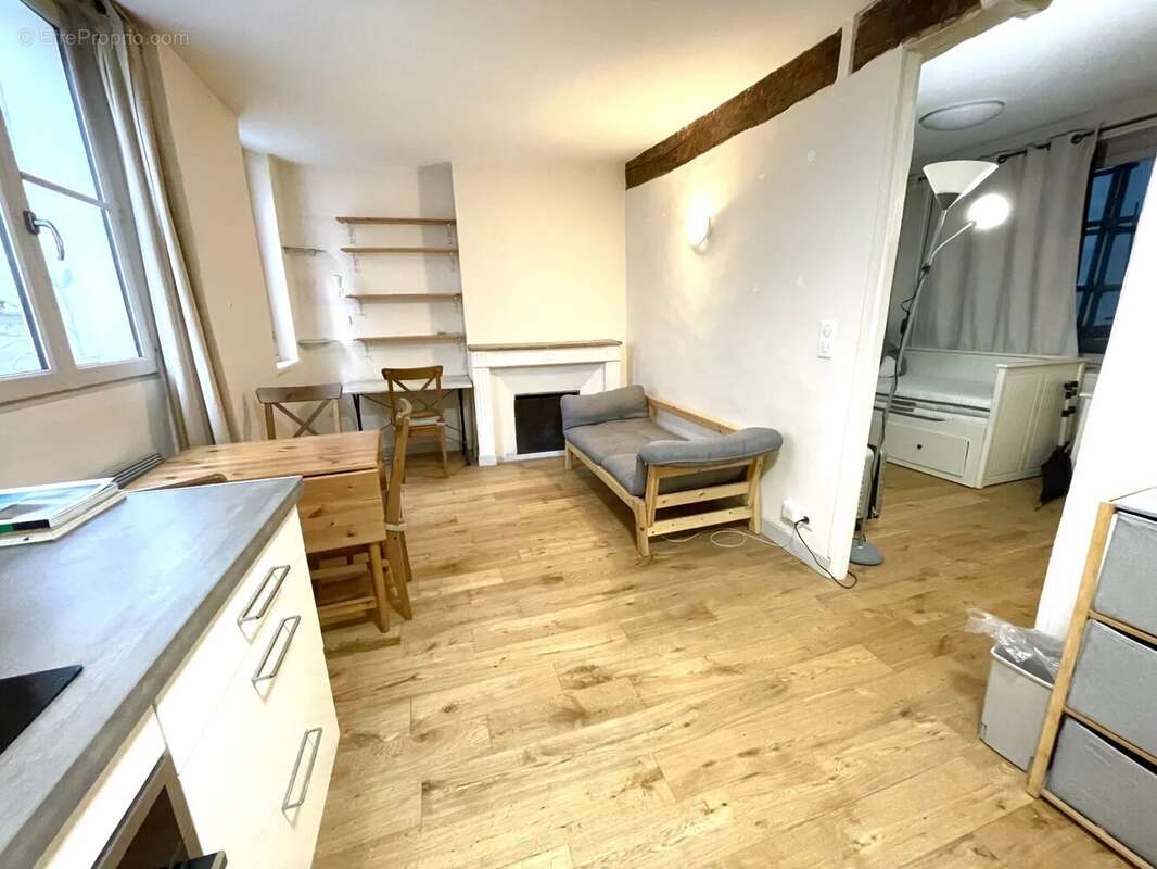 Appartement à PARIS-3E