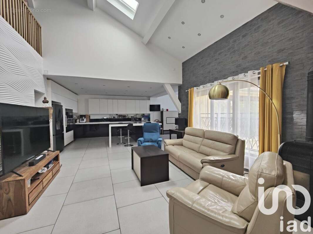 Photo 2 - Maison à LINAS