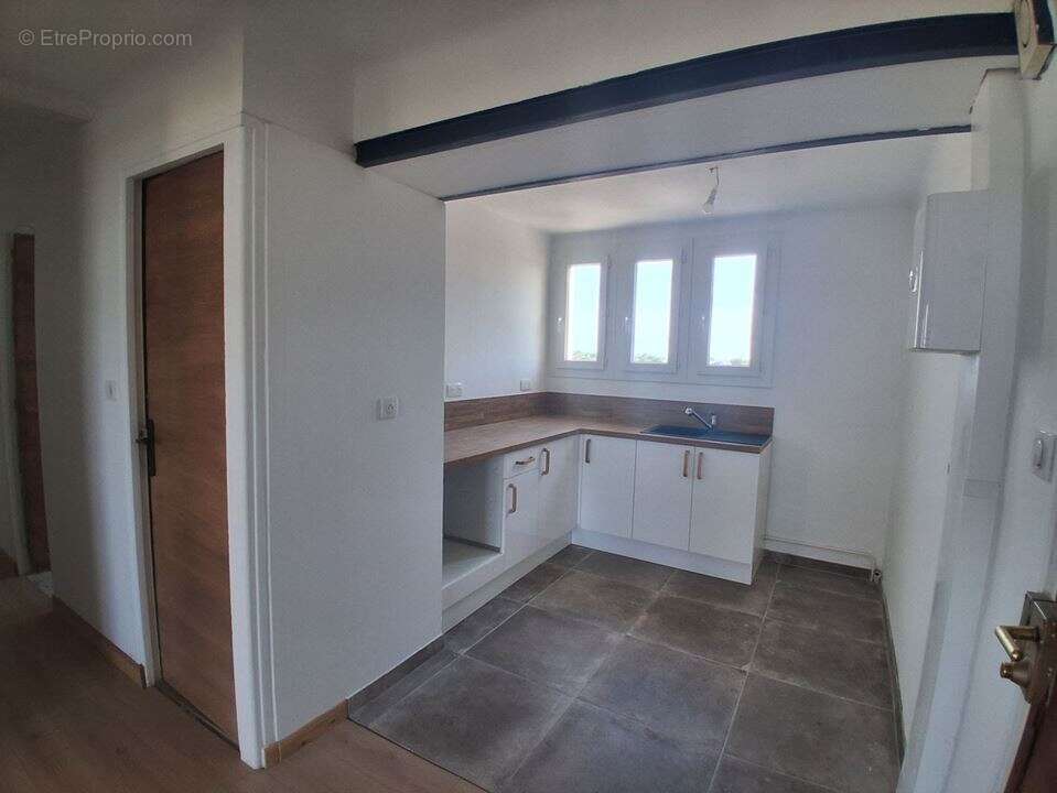 Appartement 64 m² à Beziers  - photo 2