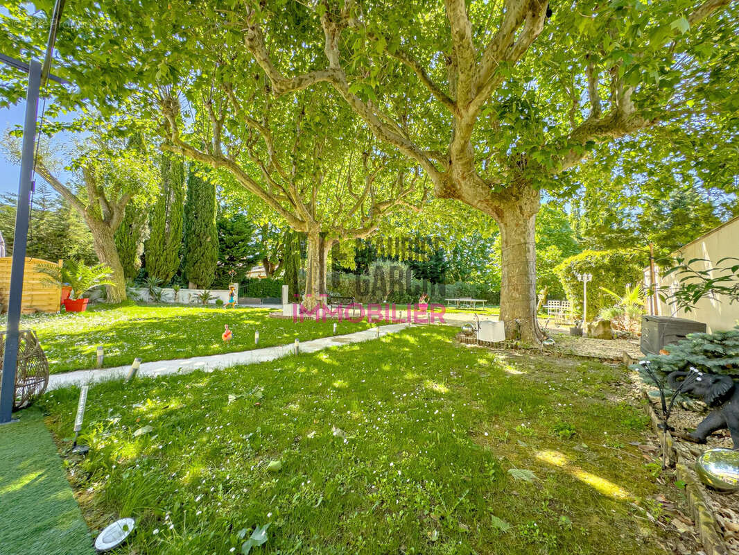 Maison à L'ISLE-SUR-LA-SORGUE