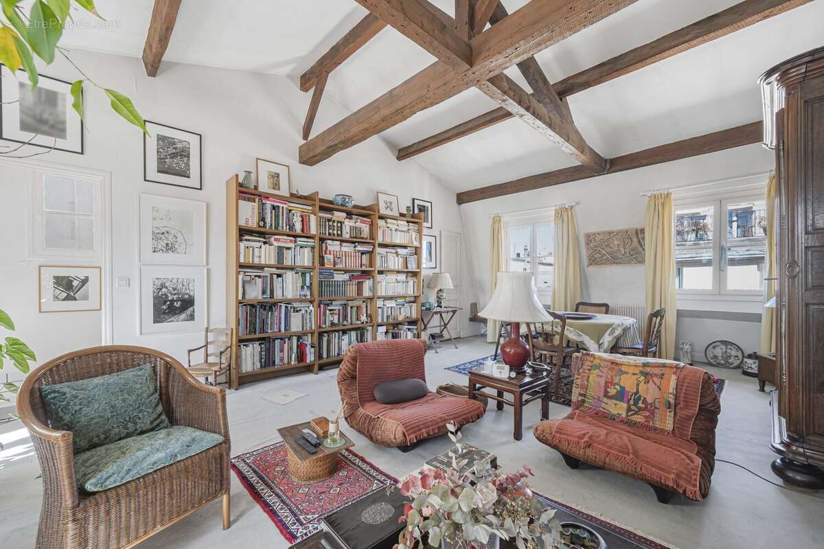 Appartement à PARIS-3E