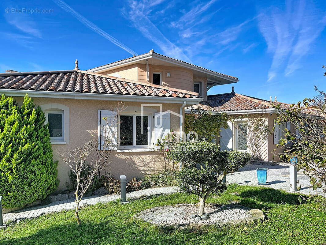 Maison à REVONNAS
