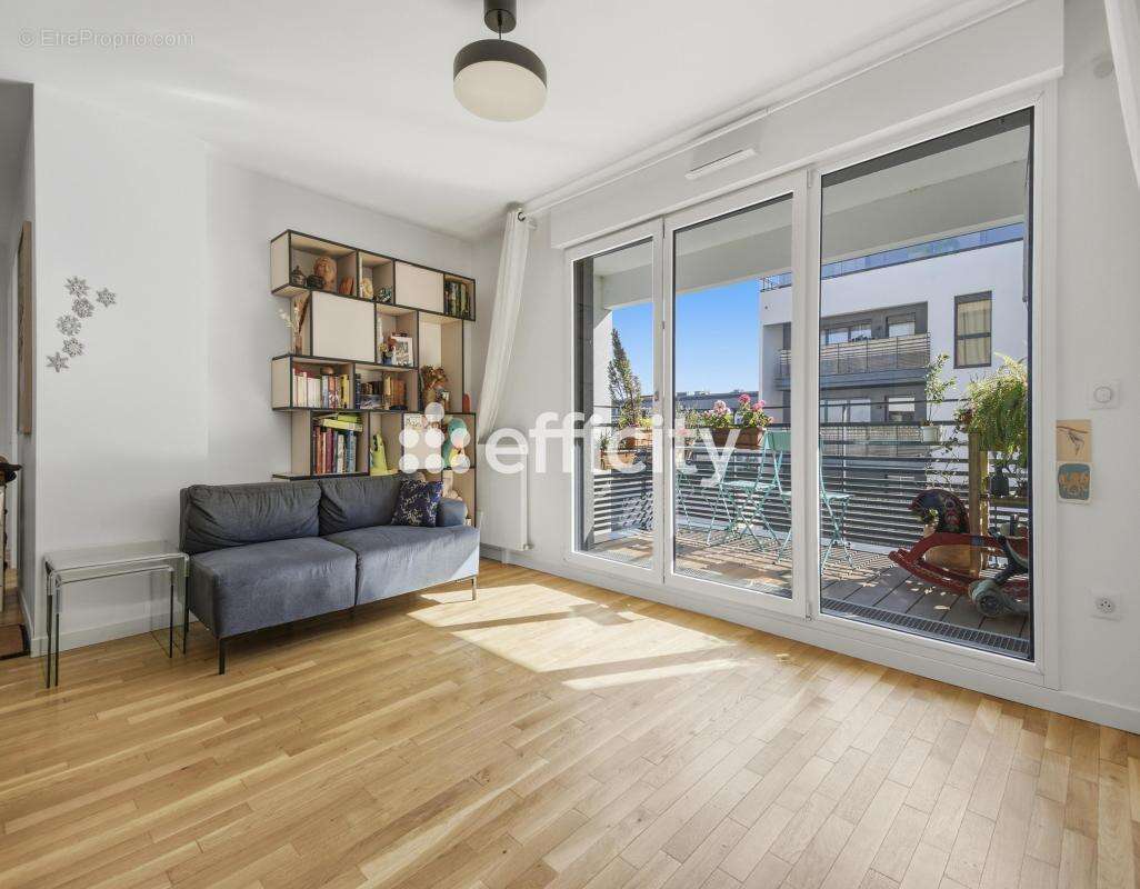 Appartement à COURBEVOIE