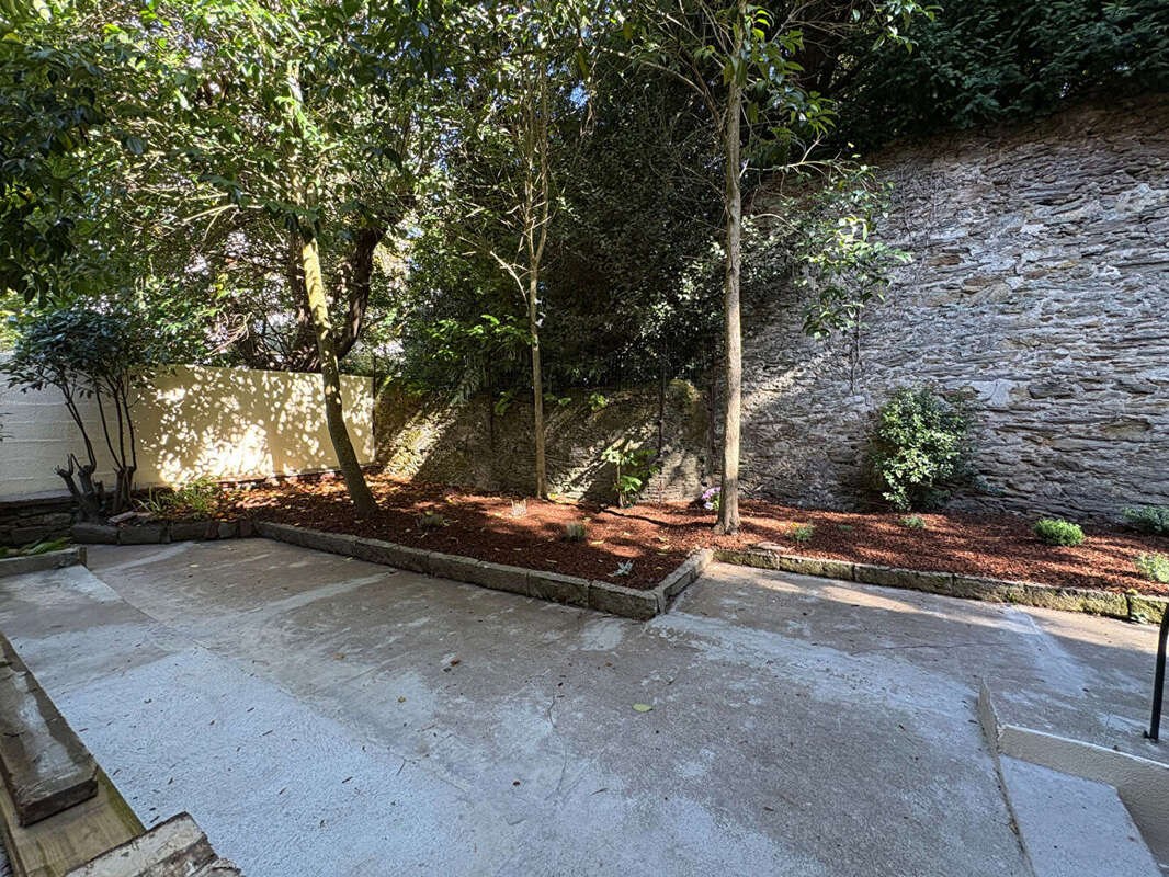 Maison entièrement rénovée de 148 m² au sol (132 m² habitables) au calme d'une impasse avec garage - photo 17