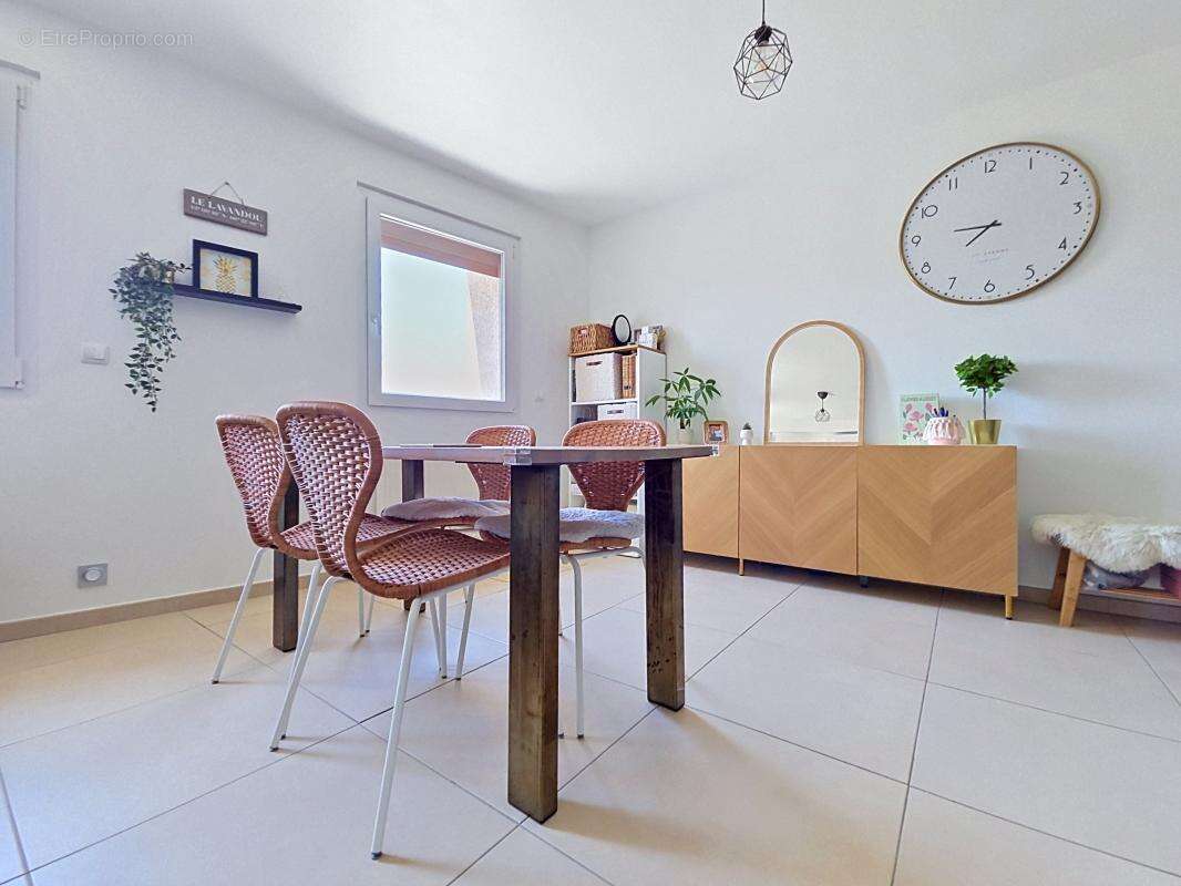 Appartement - Duplex - 2 Chambres - Cave - Place de parking privative en sus - Proche commodités - photo 5
