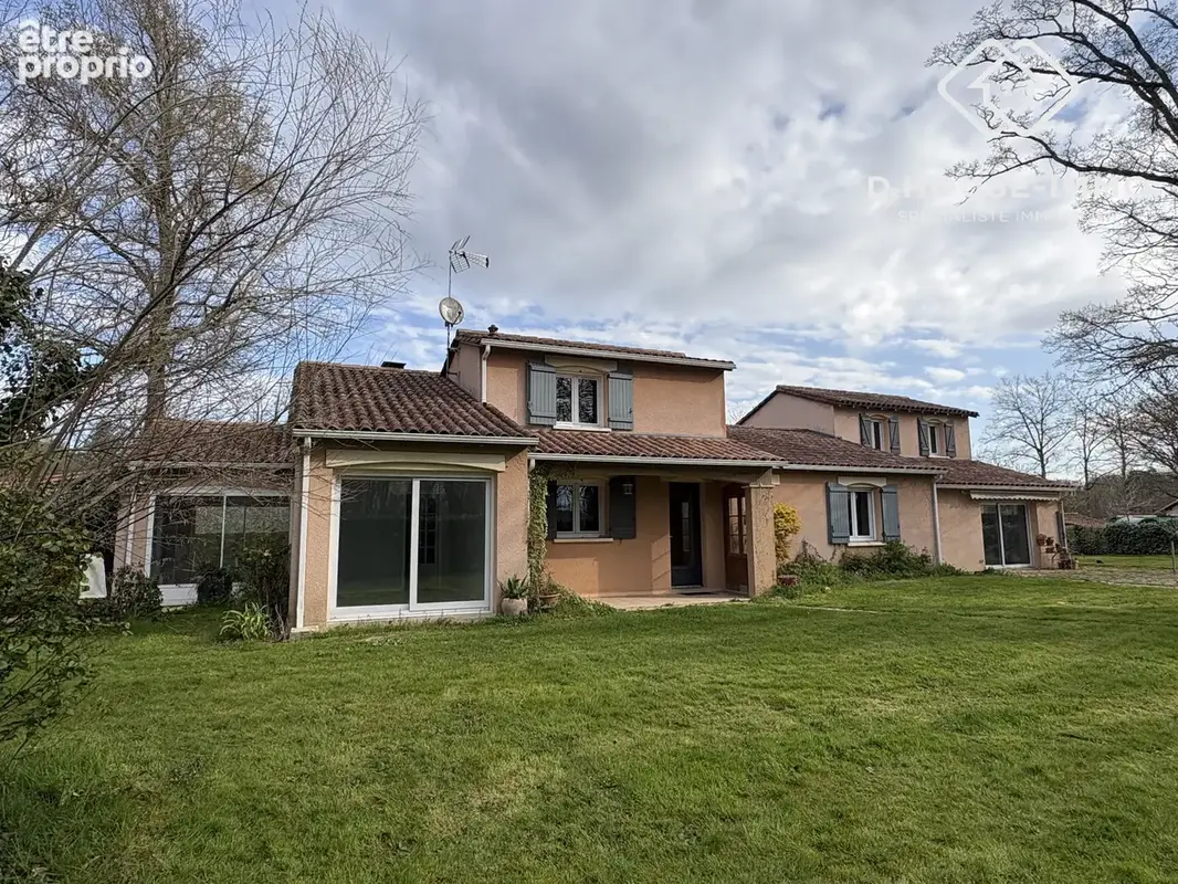 Maison 8 pièces 230 m² à vendre à Saint-Estephe (24360) - photo 12