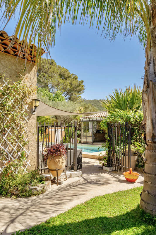 Maison à CARQUEIRANNE